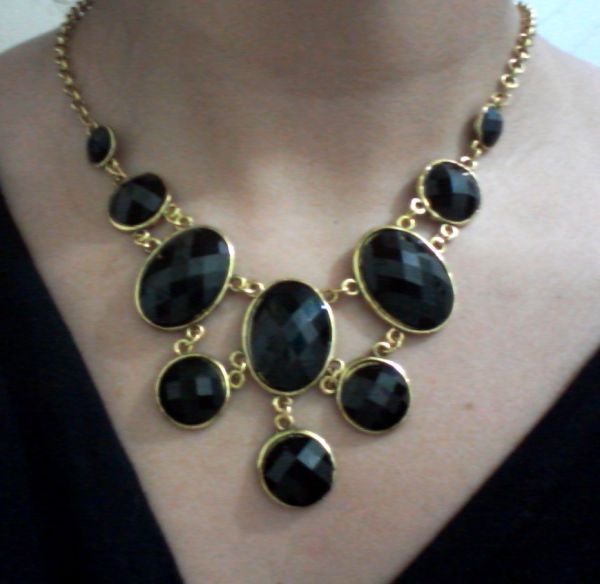 Colar Dourado e Preto
